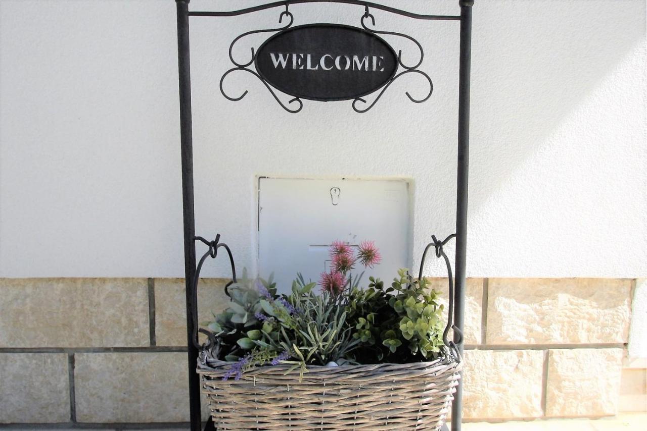 Holiday House Queens With Sea View Selce Exterior foto