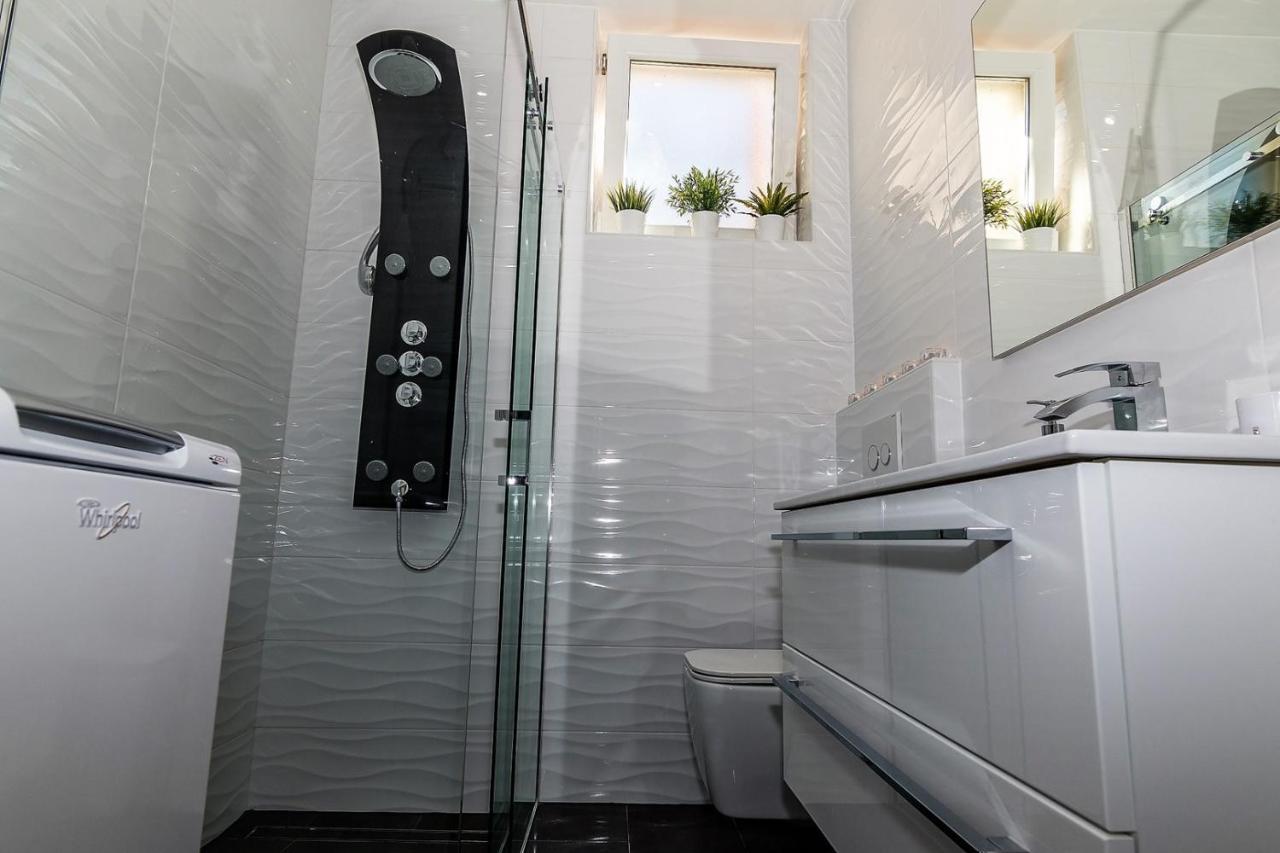 Holiday House Queens With Sea View Selce Exterior foto